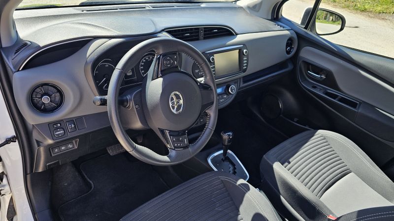 Toyota Yaris front view