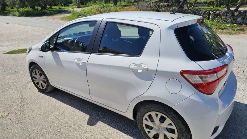 Toyota Yaris front seats