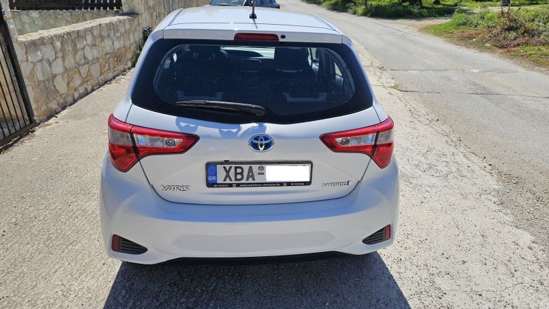 Toyota Yaris side left